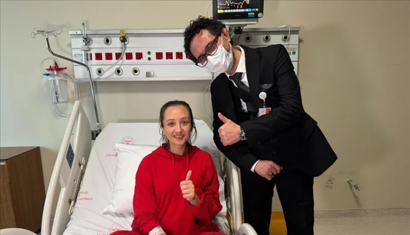 Ayyıldız, aki mesterséges szívvel tartotta magát az életben, most a betegeket bátorítja...