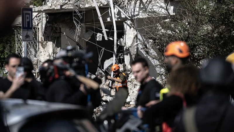 Nová raketová odvetná akce Íránu, která následovala po osmihodinové přestávce, zasáhla jižní oblasti Izraele