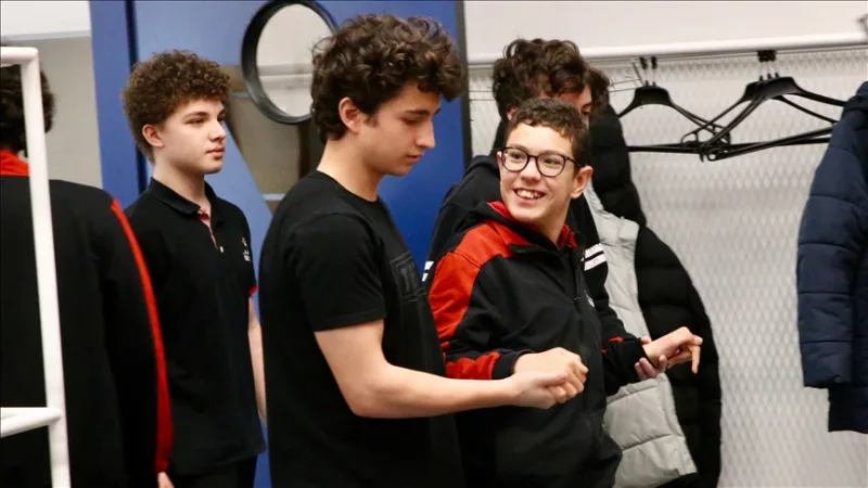 Cílem studenta s dětskou mozkovou obrnou na přírodovědném gymnáziu TÜBİTAK je stát se vědcem