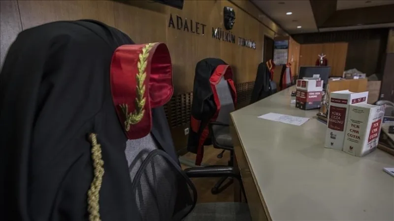 V kauze „Imamoğlu a zločinecká organizace za účelem obohacení“ bylo propuštěno 18 obžalovaných