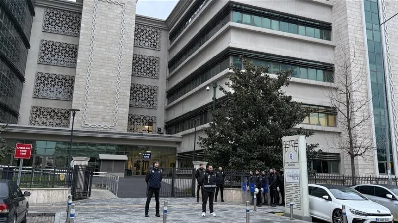 Starosta města Bursa Mustafa Bozbey a 56 podezřelých bylo předvedeno k soudu