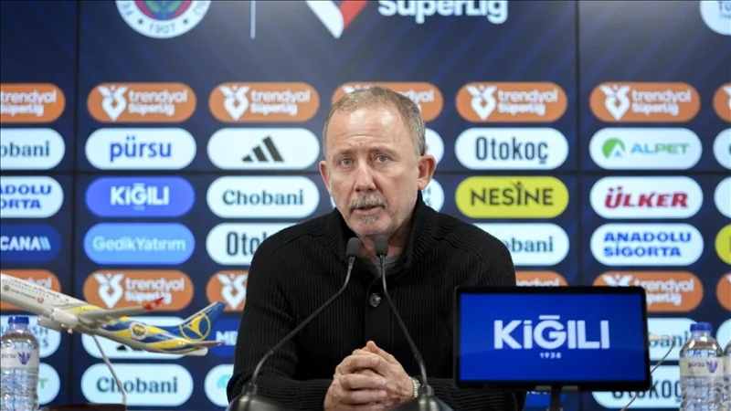 贝西克塔斯主教练塞尔根·亚尔钦：靠这样的点球赢得比赛，与今晚的氛围不符