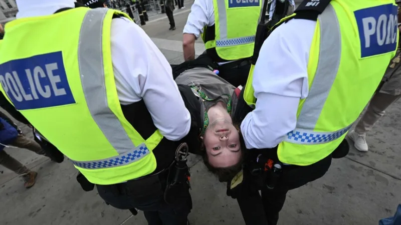 V Londýne zadržali 523 ľudí počas demonštrácie na podporu skupiny „Palestine Action“