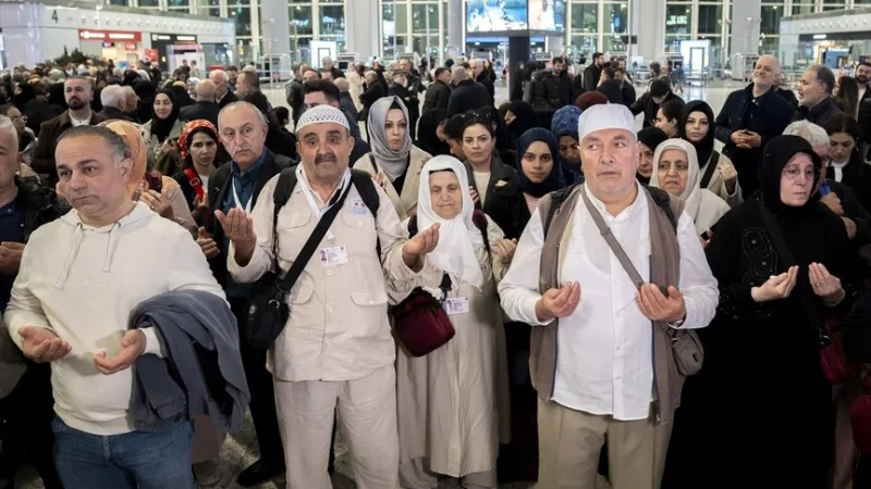 Першу групу паломників проводжали до Святої Землі