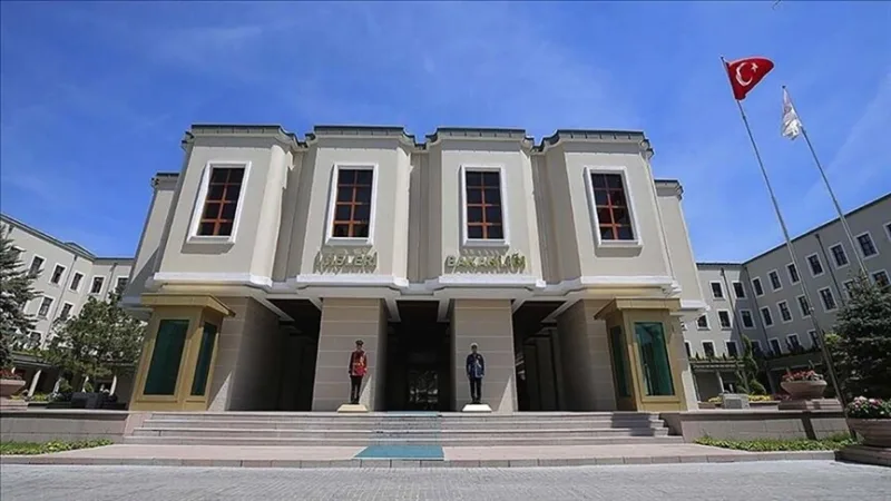 تم إعفاء رئيس بلدية أتاشيهير أونورسال أديغوزيل من منصبه