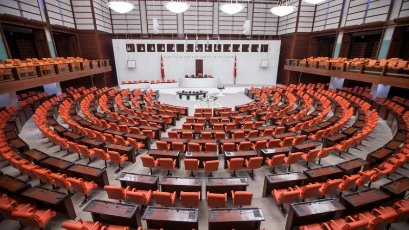 议会中的豁免权申请文件数量已达1052份