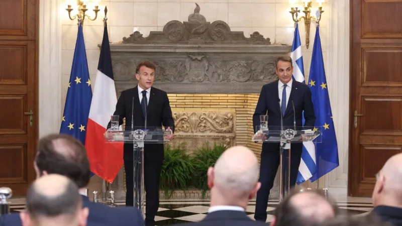 A história de Isolda e Tristão: o que se passa nos bastidores da aproximação entre a França e a Grécia?