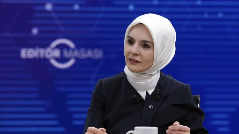 EM DIRETO - A Ministra da Família e dos Serviços Sociais, Göktaş, é convidada da Mesa Editorial da AA