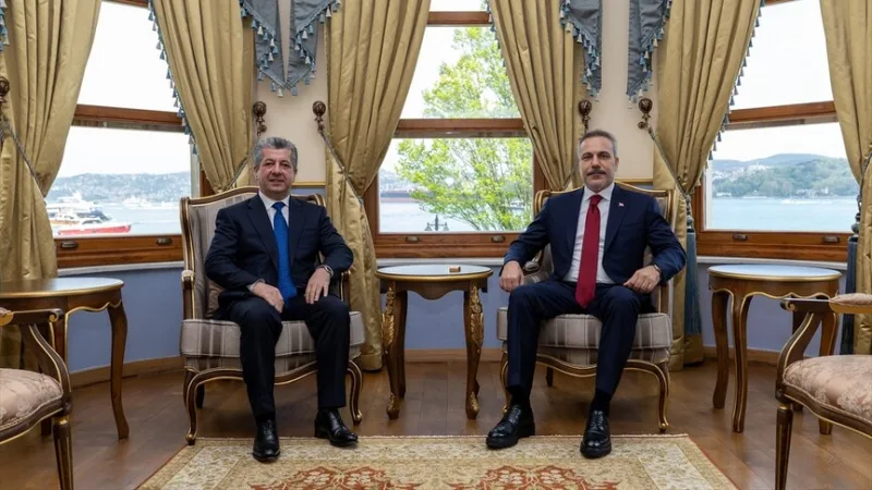 O ministro dos Negócios Estrangeiros Fidan reuniu-se com o primeiro-ministro da Região Autônoma do Curdistão, Barzani, em Istambul